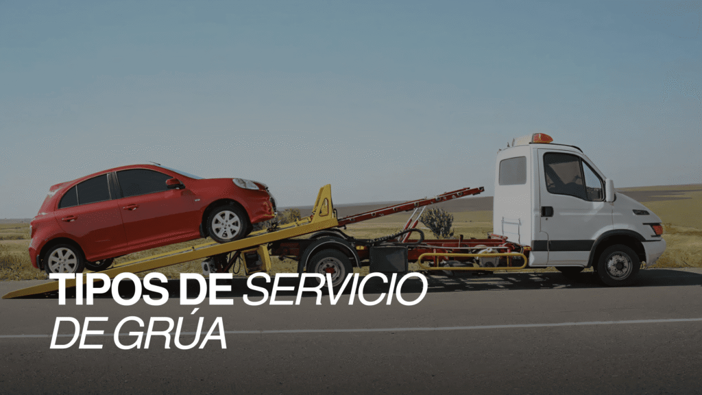 Servicio de gruas para autos: camión grúa de plataforma trasladando un auto rojo en ruta.