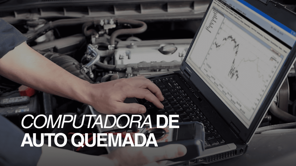 Técnico realizando diagnóstico de computadora de auto quemada con equipo de escaneo automotriz.